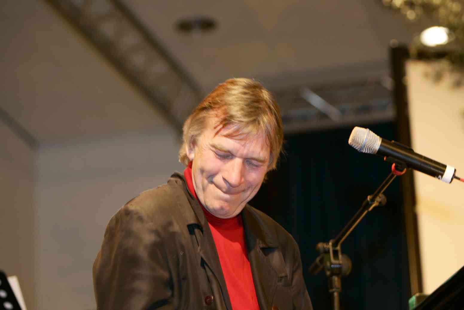 Paul van Loon zong practig en speelde piano en gitaar